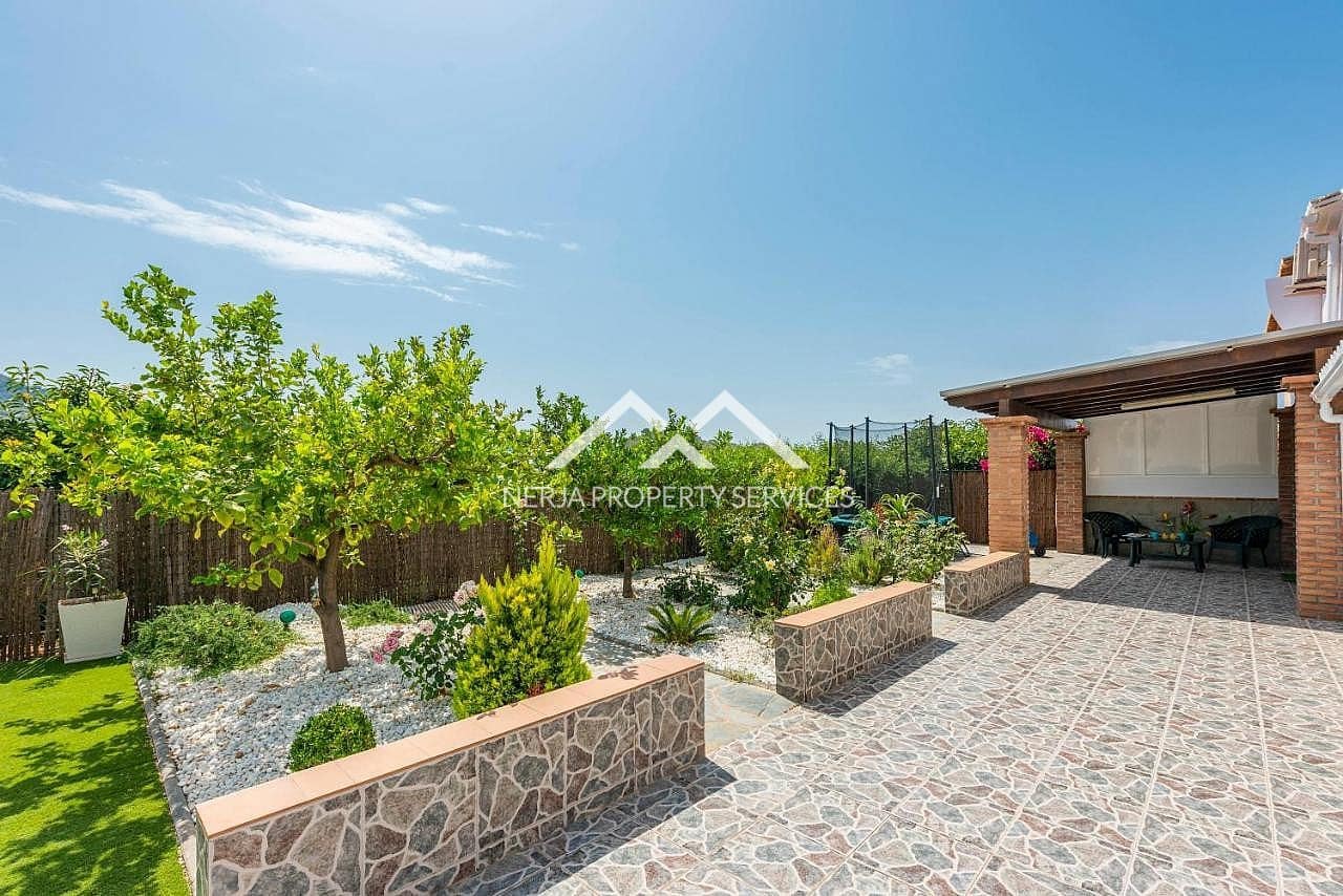 3 slaapkamer Villa te huur in Maro met zwembad - € 1.625 (Ref: 8932976)