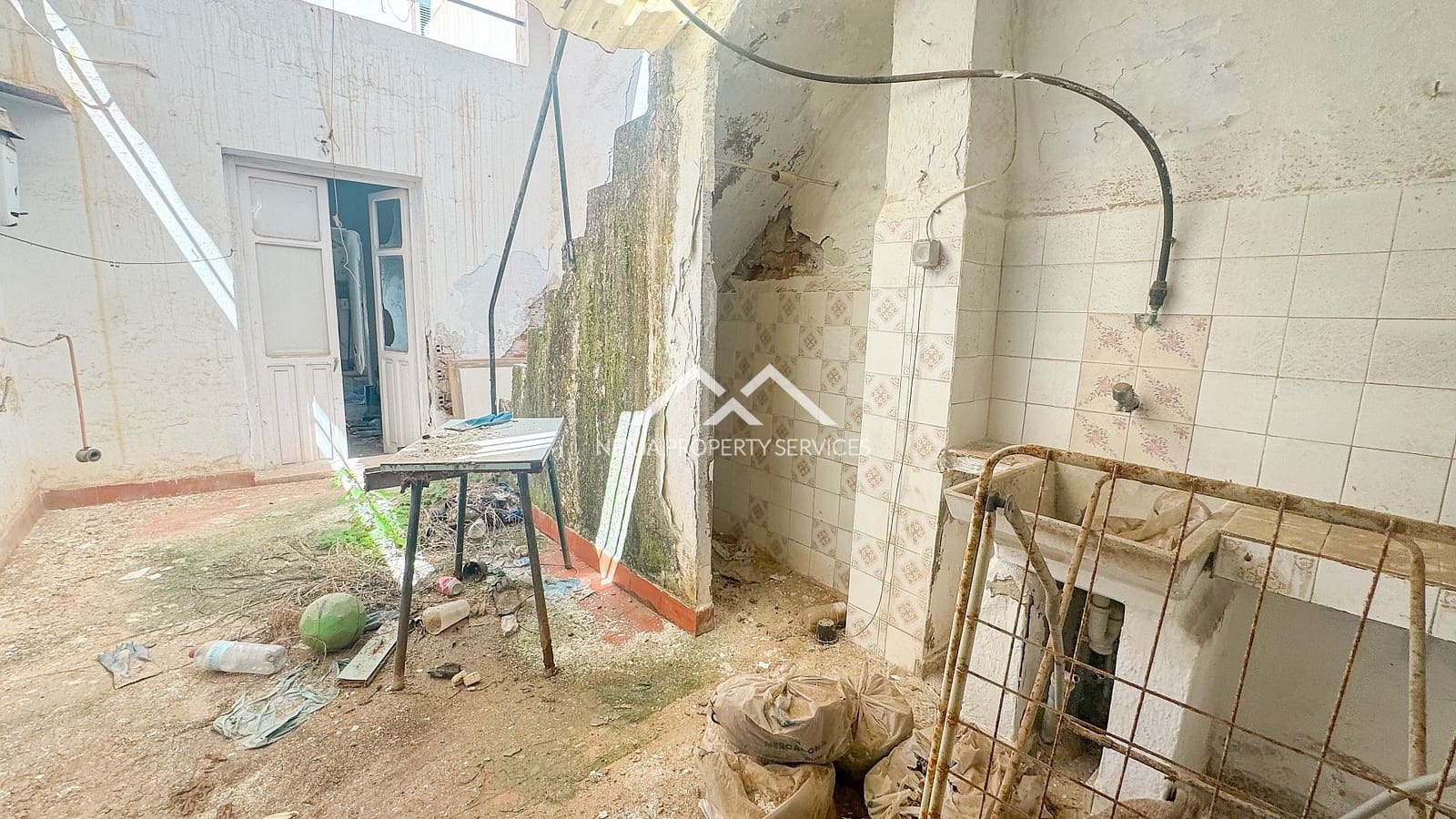 Byhus til salg i Nerja - € 350.000 (Ref: 8947246)