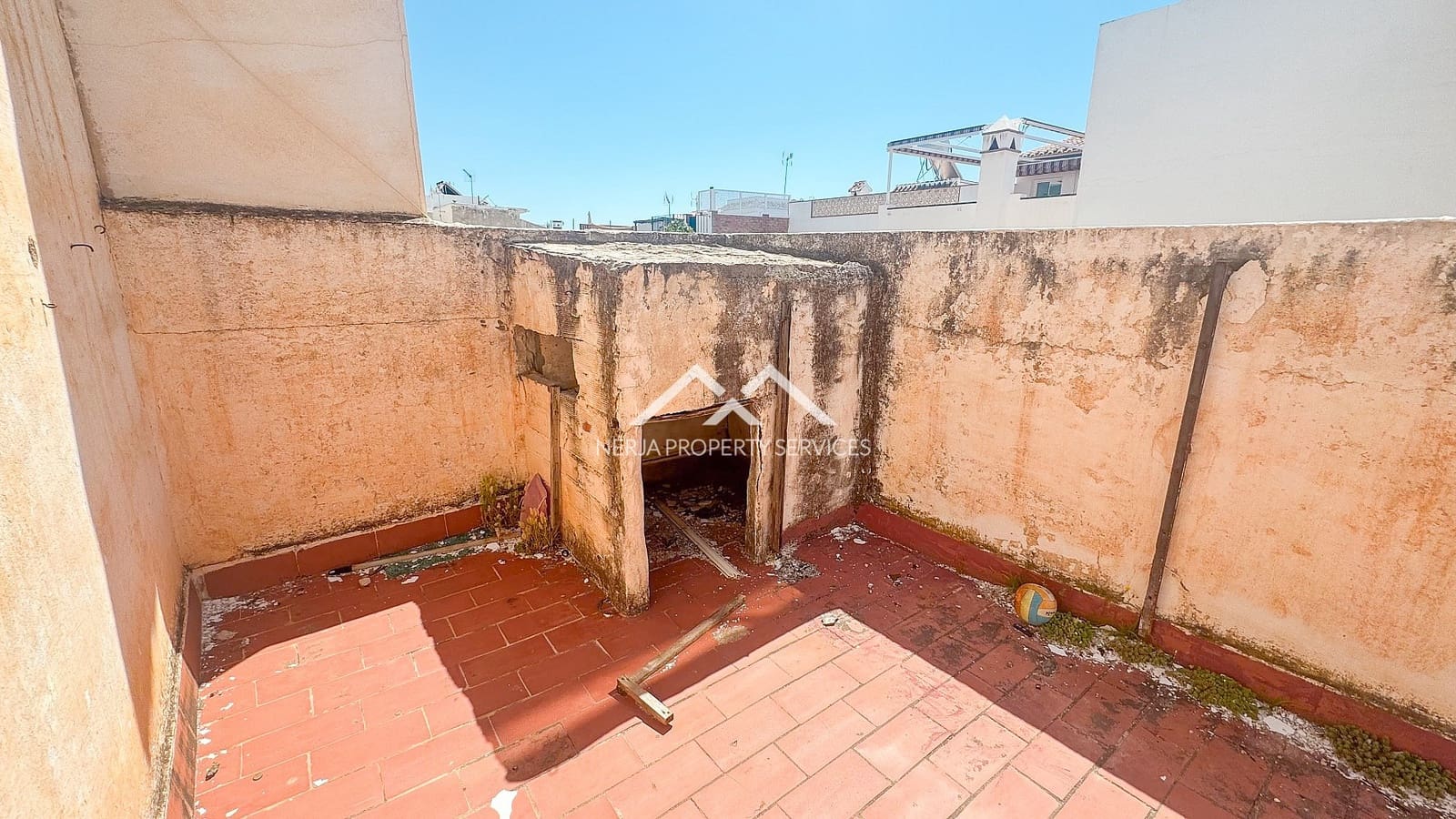 Byhus til salg i Nerja - € 350.000 (Ref: 8947246)