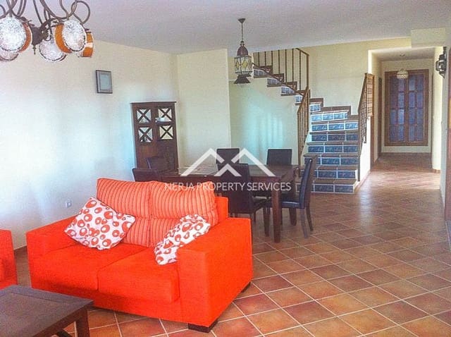 3 soverom Villa til leie i Triana, Vélez-Málaga med svømmebasseng - € 2 600 (Ref: 8960386)