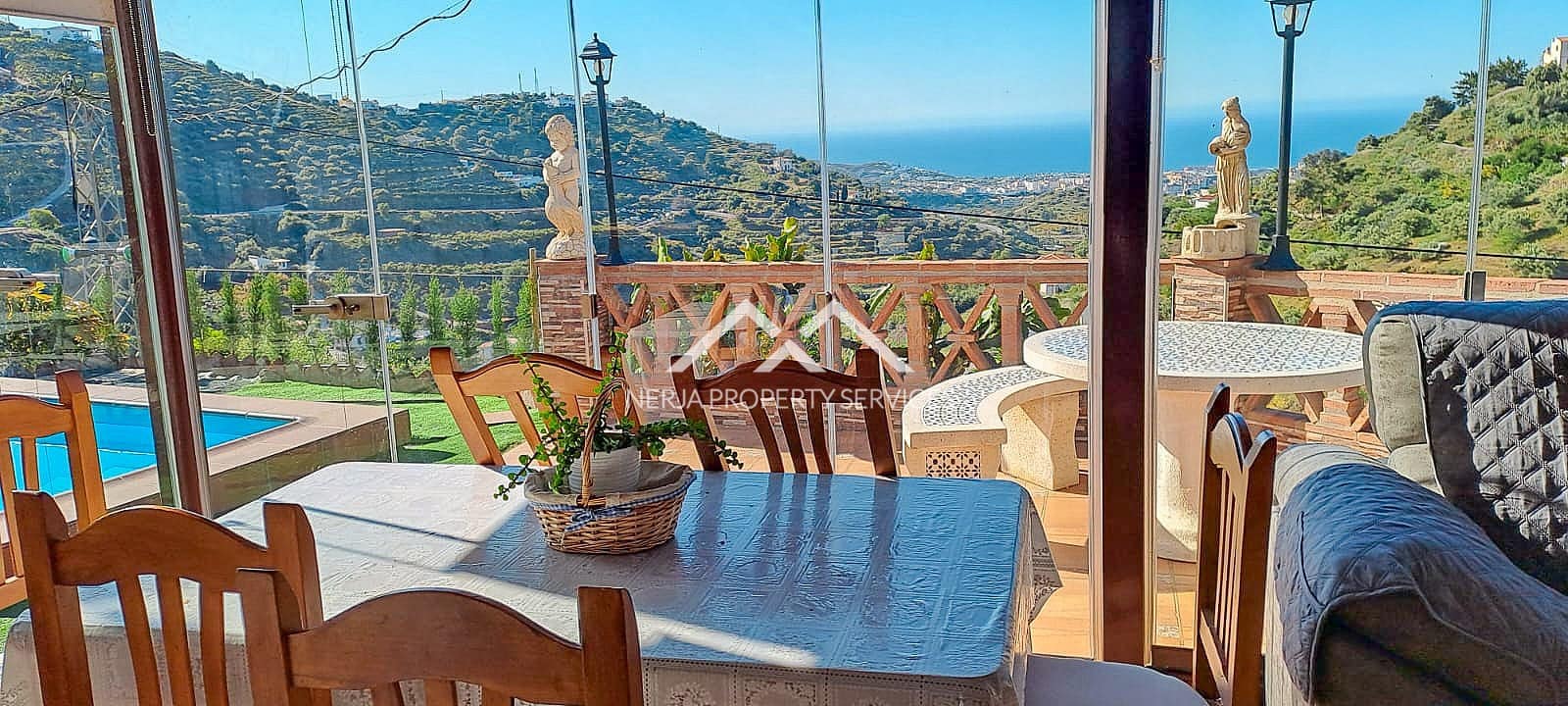 3 soveværelse Villa til leje i Torrox med swimmingpool garage - € 1.100 (Ref: 8971192)