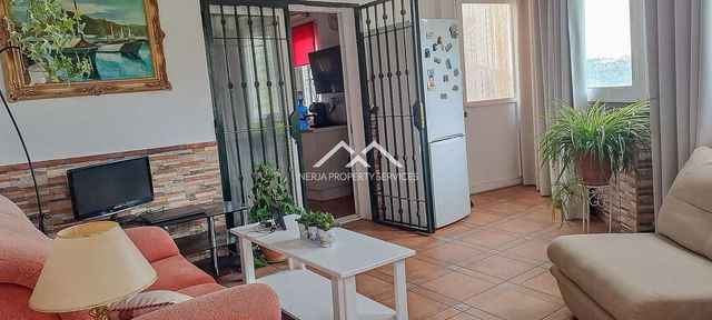 3 soveværelse Villa til leje i Torrox Pueblo, Torrox med swimmingpool garage - € 1.100 (Ref: 8971192)