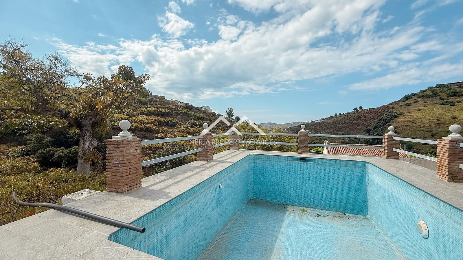 3 soveværelse Finca/Landehus til salg i Frigiliana med swimmingpool - € 379.000 (Ref: 8989849)