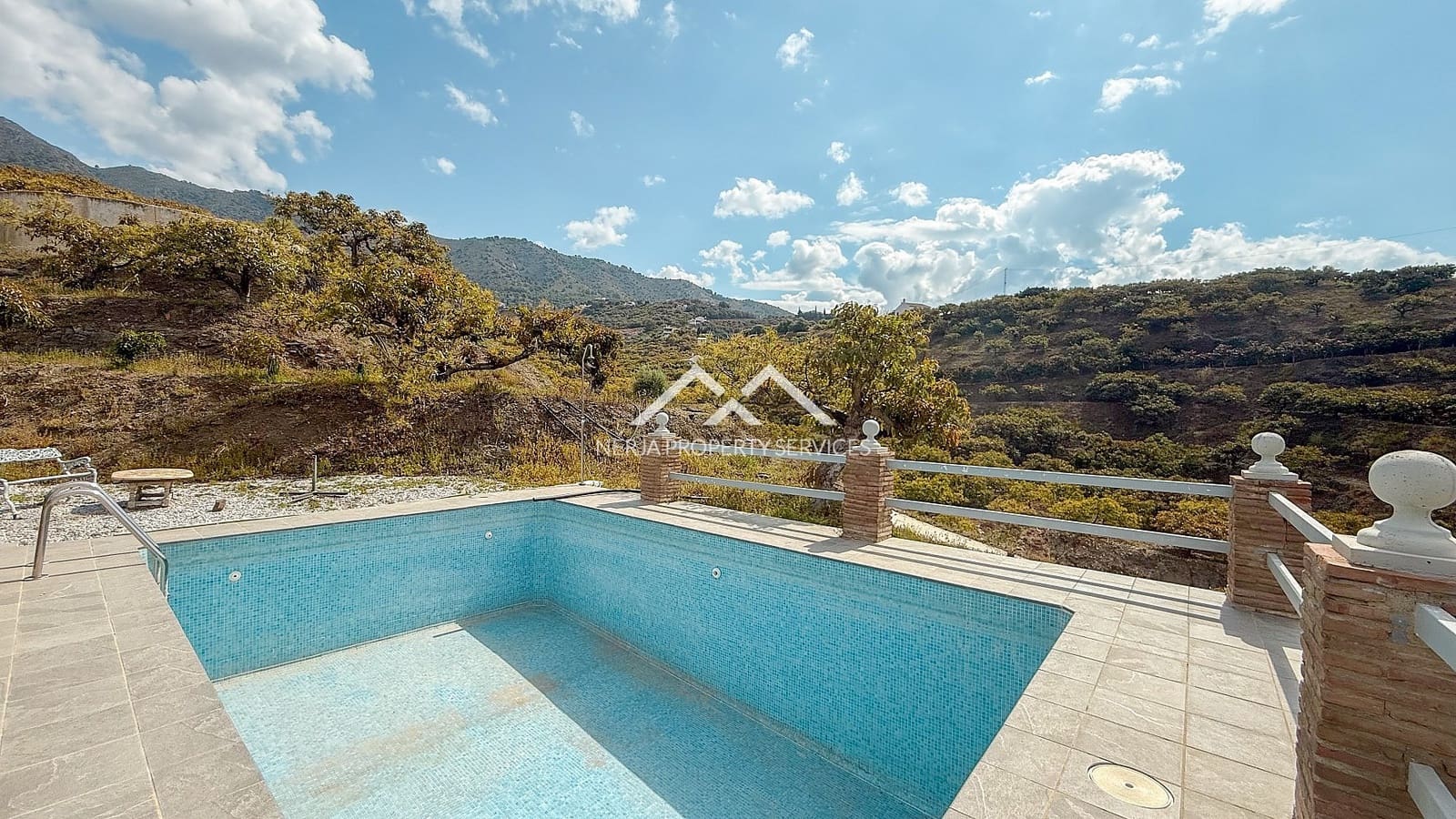 3 soveværelse Finca/Landehus til salg i Frigiliana med swimmingpool - € 379.000 (Ref: 8989849)