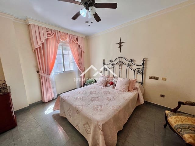 5 soveværelse Lejlighed til salg i Torrox Pueblo, Torrox - € 245.000 (Ref: 9001948)