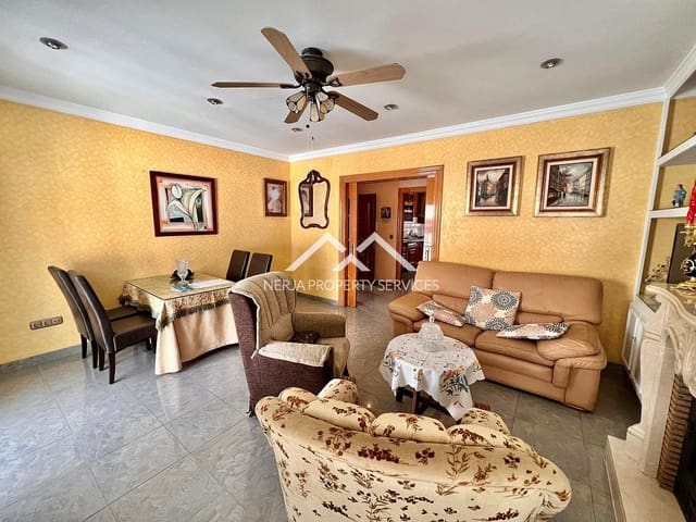 5 soveværelse Lejlighed til salg i Torrox Pueblo, Torrox - € 245.000 (Ref: 9001948)