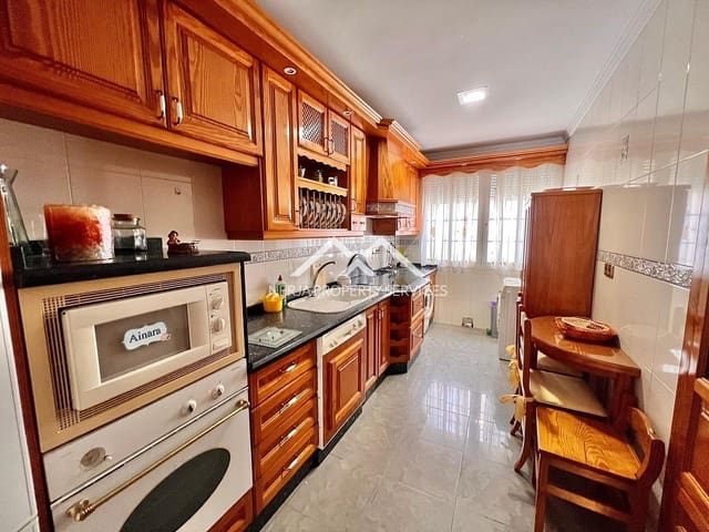 5 soveværelse Lejlighed til salg i Torrox Pueblo, Torrox - € 245.000 (Ref: 9001948)