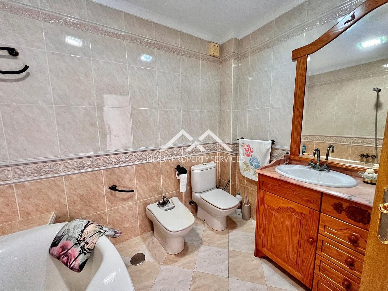 5 slaapkamer Appartement te koop in Torrox - € 245.000 (Ref: 9001948)