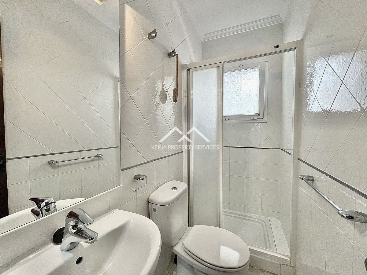 2 sypialnia Dom na sprzedaż w Nerja z basenem garażem - 320 000 € (Ref: 9084312)