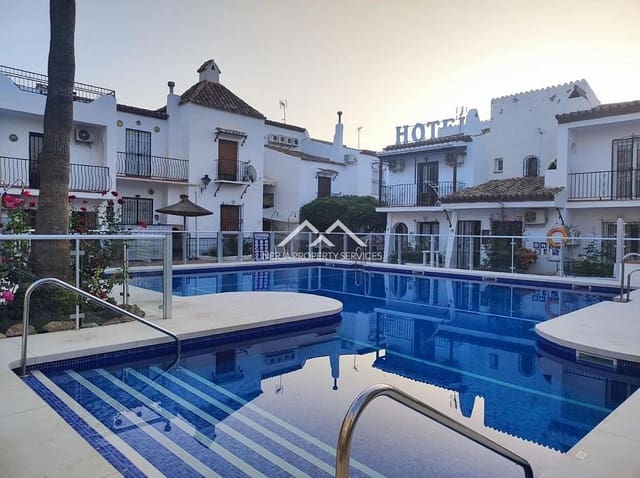 2 sypialnia Dom na sprzedaż w Centro, Nerja z basenem garażem - 320 000 € (Ref: 9084312)