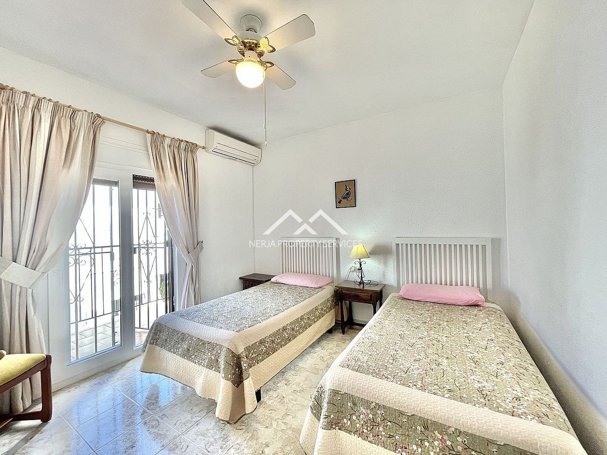 2 sypialnia Dom na sprzedaż w Nerja z basenem garażem - 320 000 € (Ref: 9084312)