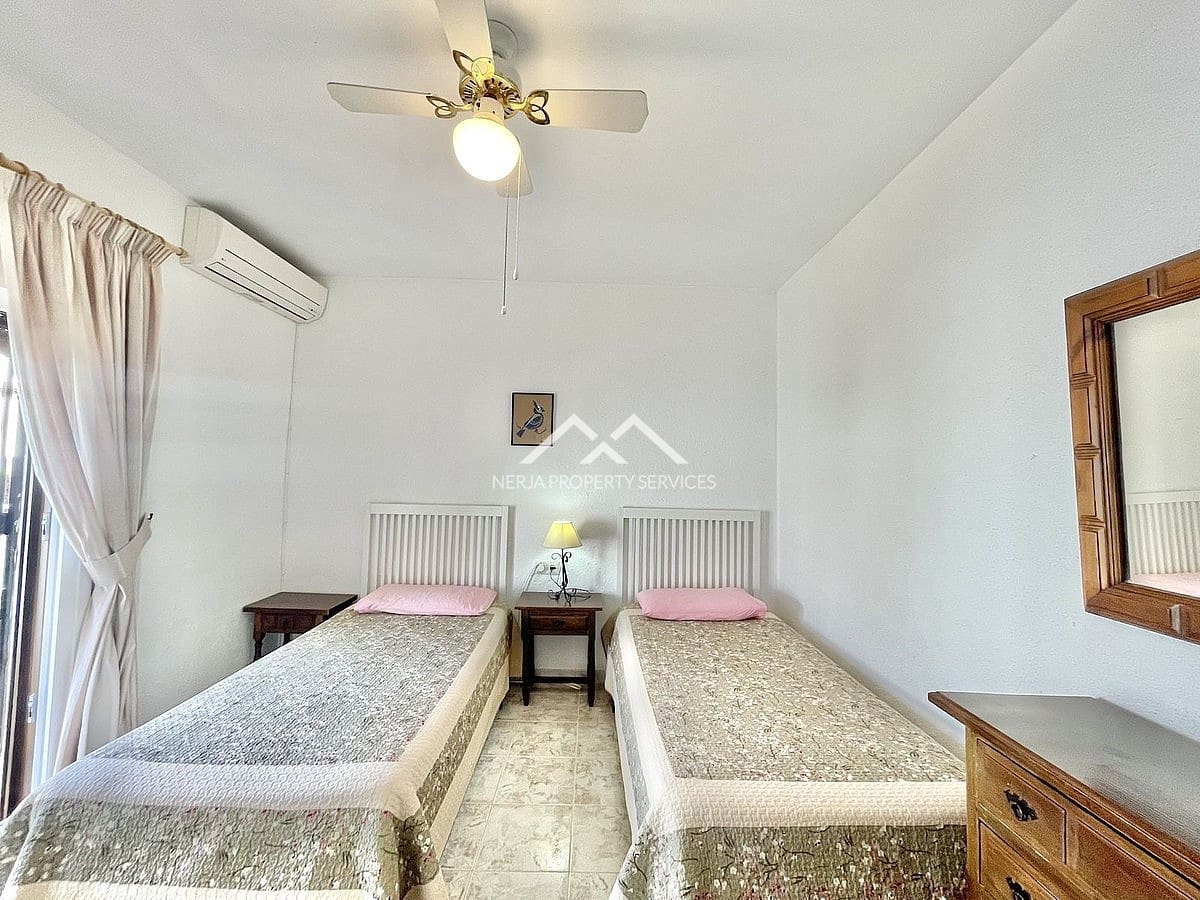 2 sypialnia Dom na sprzedaż w Nerja z basenem garażem - 320 000 € (Ref: 9084312)