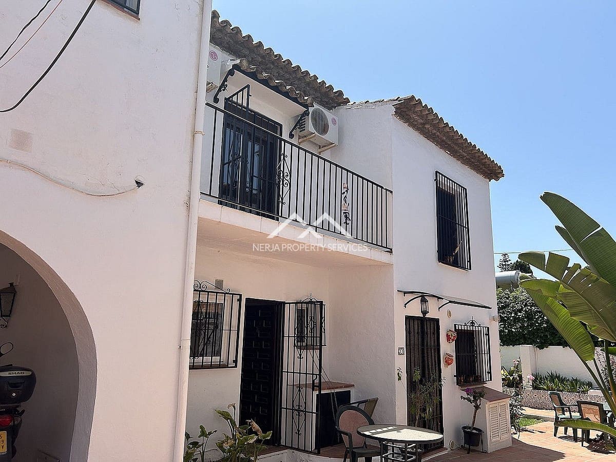 2 sypialnia Dom na sprzedaż w Nerja z basenem garażem - 320 000 € (Ref: 9084312)