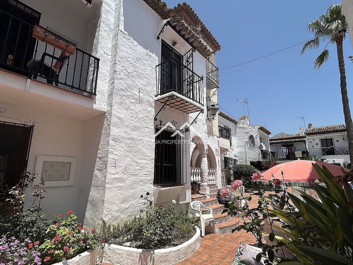 2 sypialnia Dom na sprzedaż w Nerja z basenem garażem - 320 000 € (Ref: 9084312)