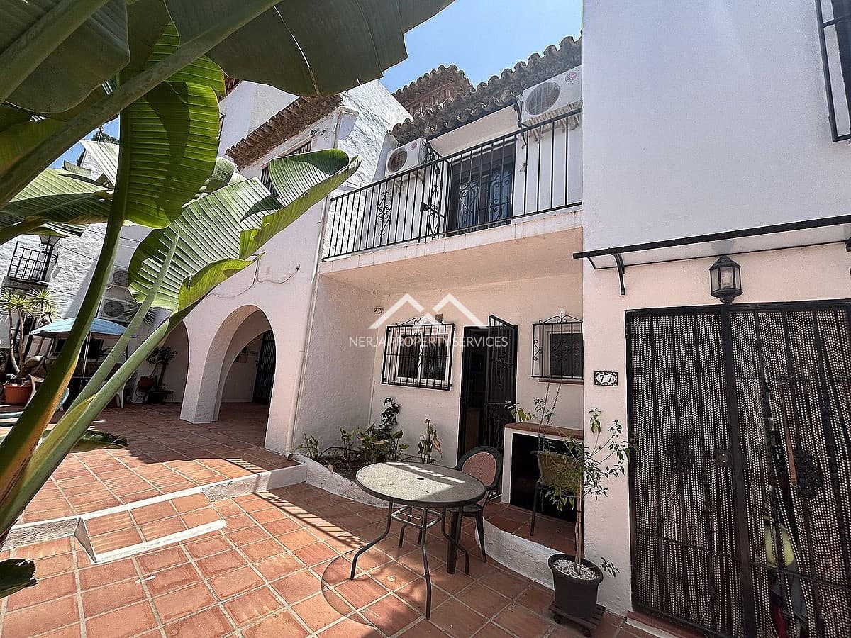 2 sypialnia Dom na sprzedaż w Nerja z basenem garażem - 320 000 € (Ref: 9084312)