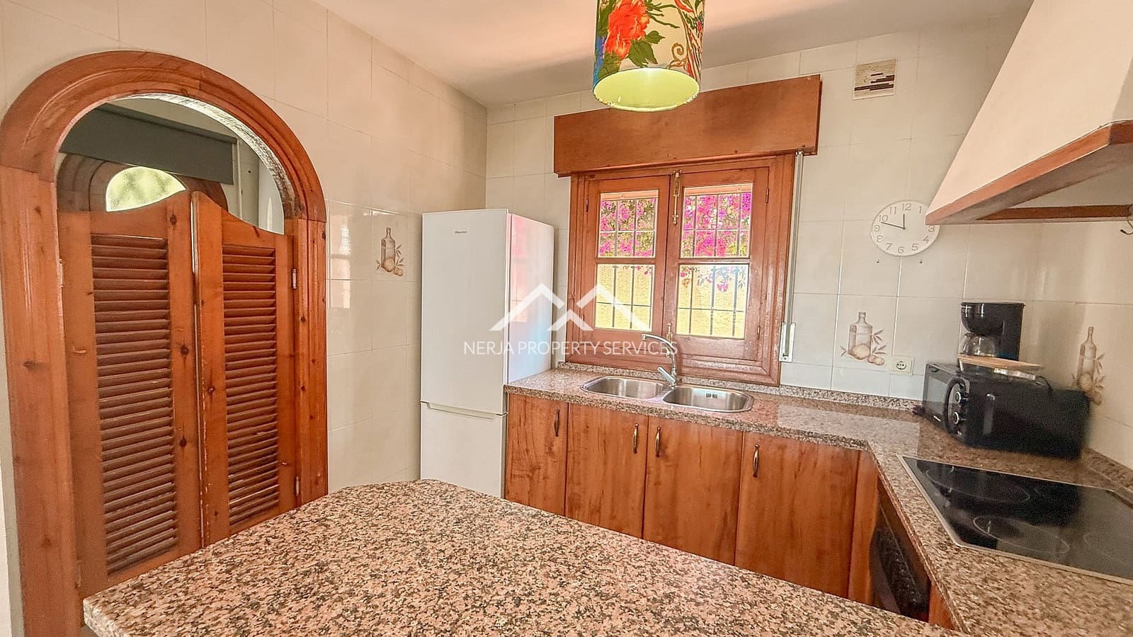 2 soveværelse Villa til salg i Nerja med swimmingpool garage - € 650.000 (Ref: 9086437)