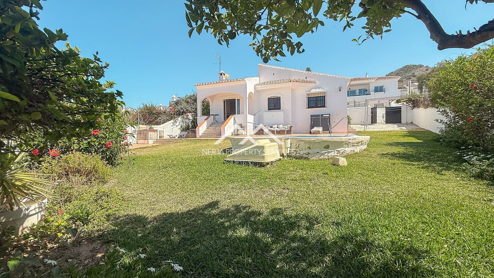 2 soveværelse Villa til salg i Nerja med swimmingpool garage - € 650.000 (Ref: 9086437)