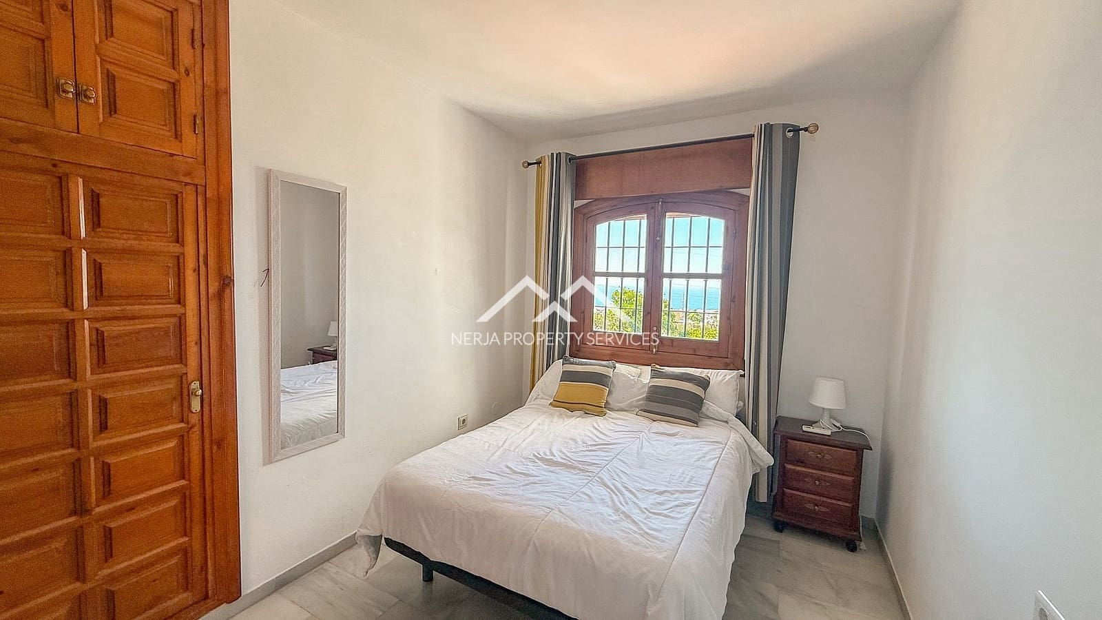 2 soveværelse Villa til salg i Nerja med swimmingpool garage - € 650.000 (Ref: 9086437)