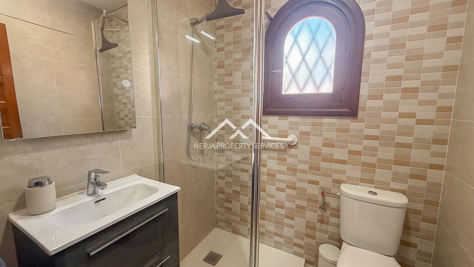 2 soveværelse Villa til salg i Nerja med swimmingpool garage - € 650.000 (Ref: 9086437)