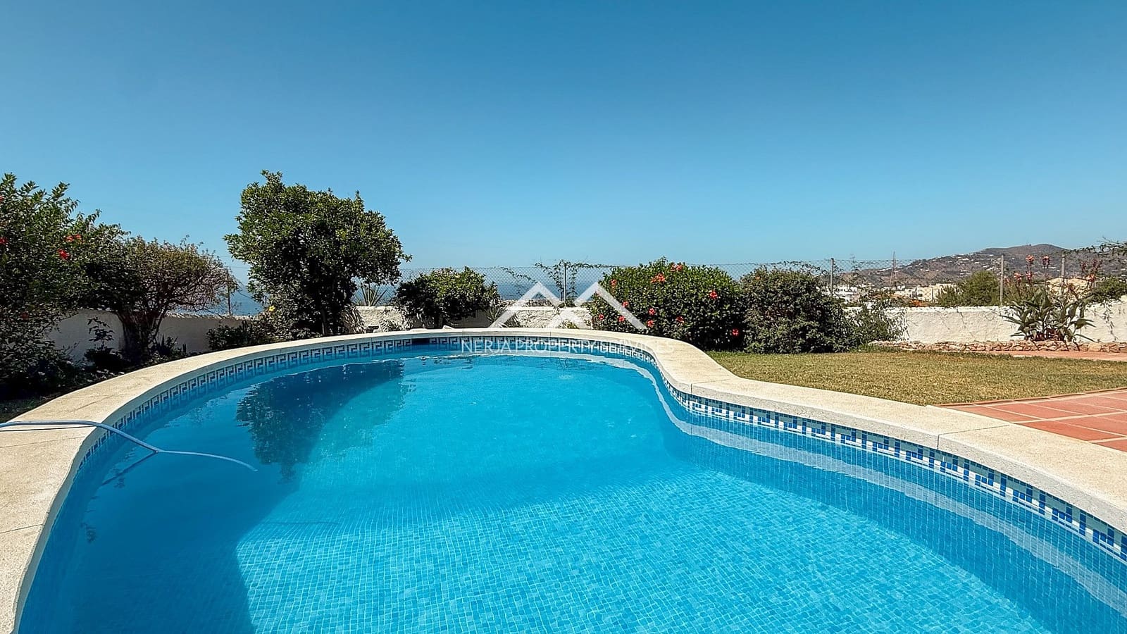 2 soveværelse Villa til salg i Nerja med swimmingpool garage - € 650.000 (Ref: 9086437)