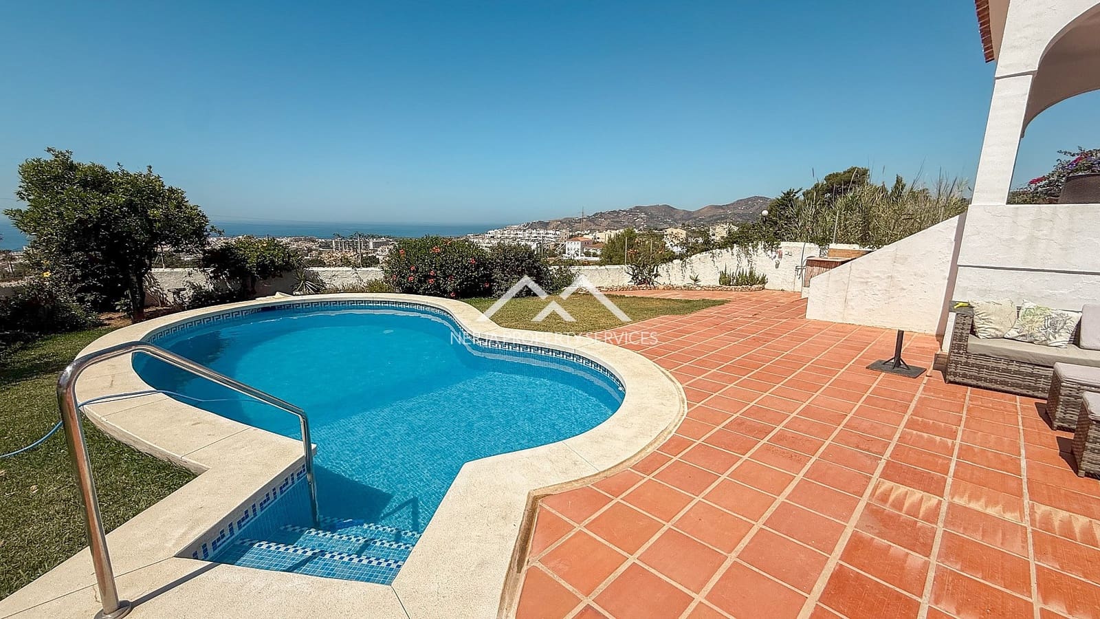 2 soveværelse Villa til salg i Nerja med swimmingpool garage - € 650.000 (Ref: 9086437)
