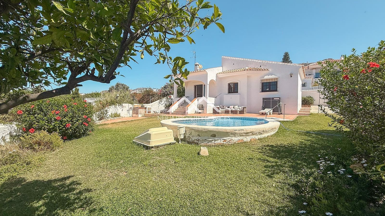 2 soveværelse Villa til salg i Nerja med swimmingpool garage - € 650.000 (Ref: 9086437)