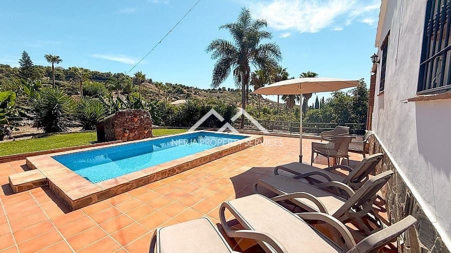 2 soveværelse Villa til salg i Frigiliana med swimmingpool garage - € 365.000 (Ref: 9235115)