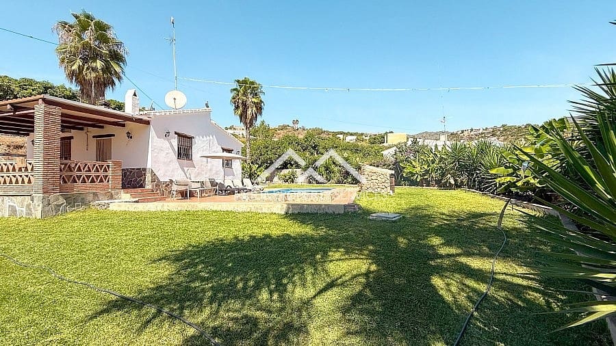 2 soveværelse Villa til salg i Frigiliana med swimmingpool garage - € 365.000 (Ref: 9235115)
