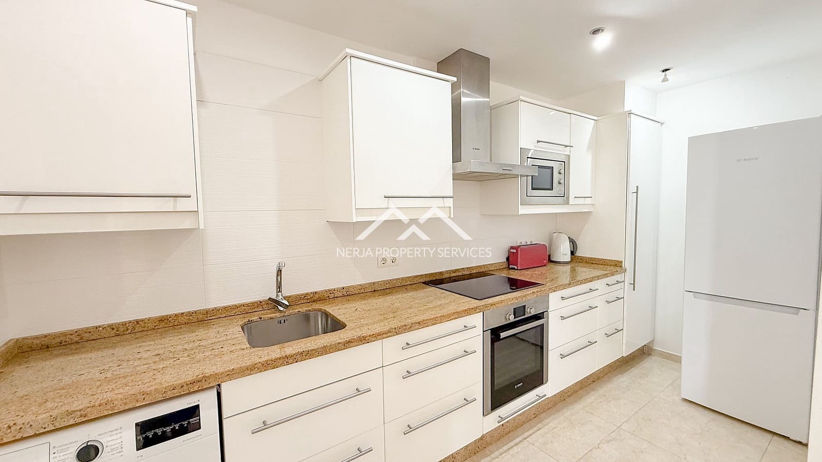 2 soveværelse Villa til salg i Nerja med swimmingpool garage - € 450.000 (Ref: 9248914)