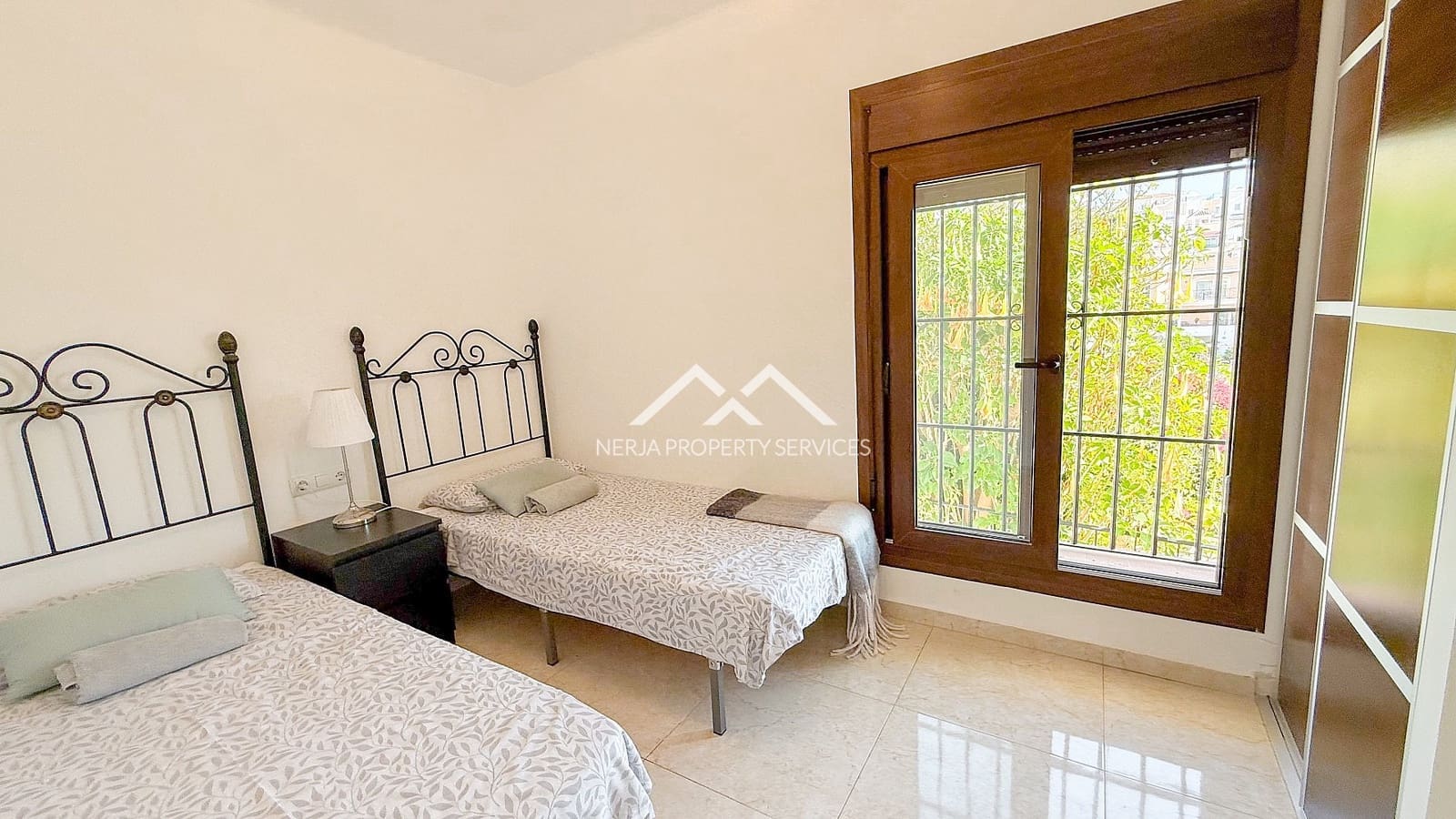 2 soveværelse Villa til salg i Nerja med swimmingpool garage - € 450.000 (Ref: 9248914)