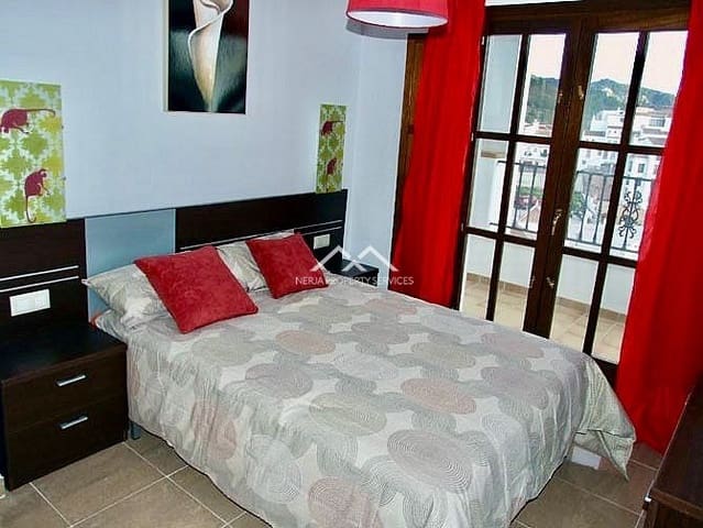 2 bedroom Penthouse for rent in Frigiliana - € 1,200 (Ref: 9267785)