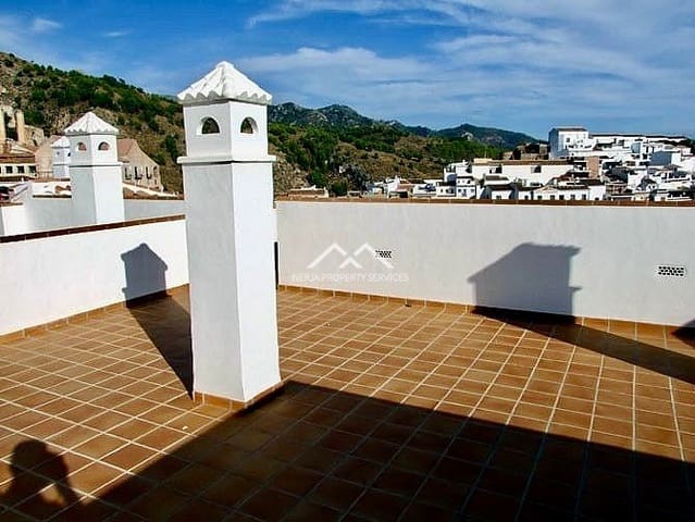 2 bedroom Penthouse for rent in Frigiliana - € 1,200 (Ref: 9267785)