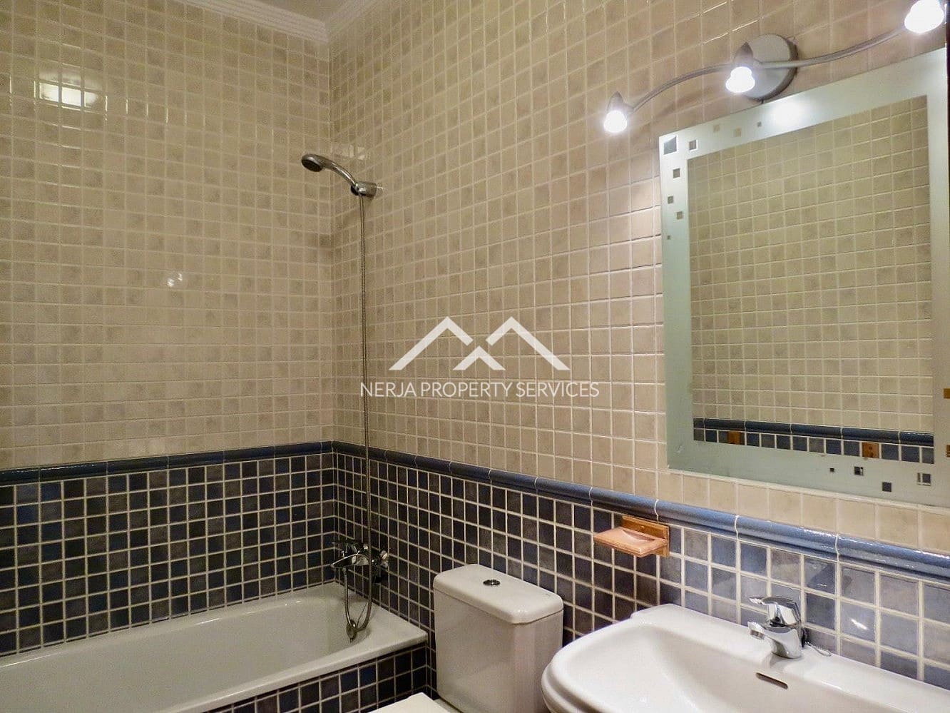 2 makuuhuone Kattohuoneisto vuokrattavana paikassa Frigiliana - 1 200 € (Ref: 9267785)