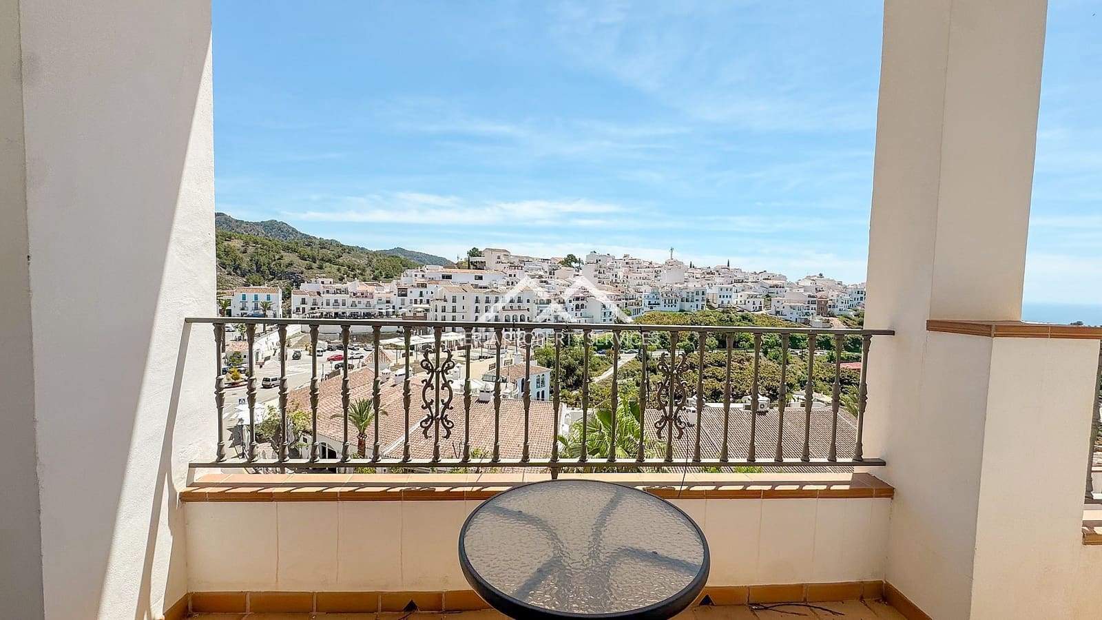 2 bedroom Penthouse for rent in Frigiliana with pool - € 1,100 (Ref: 9267785)