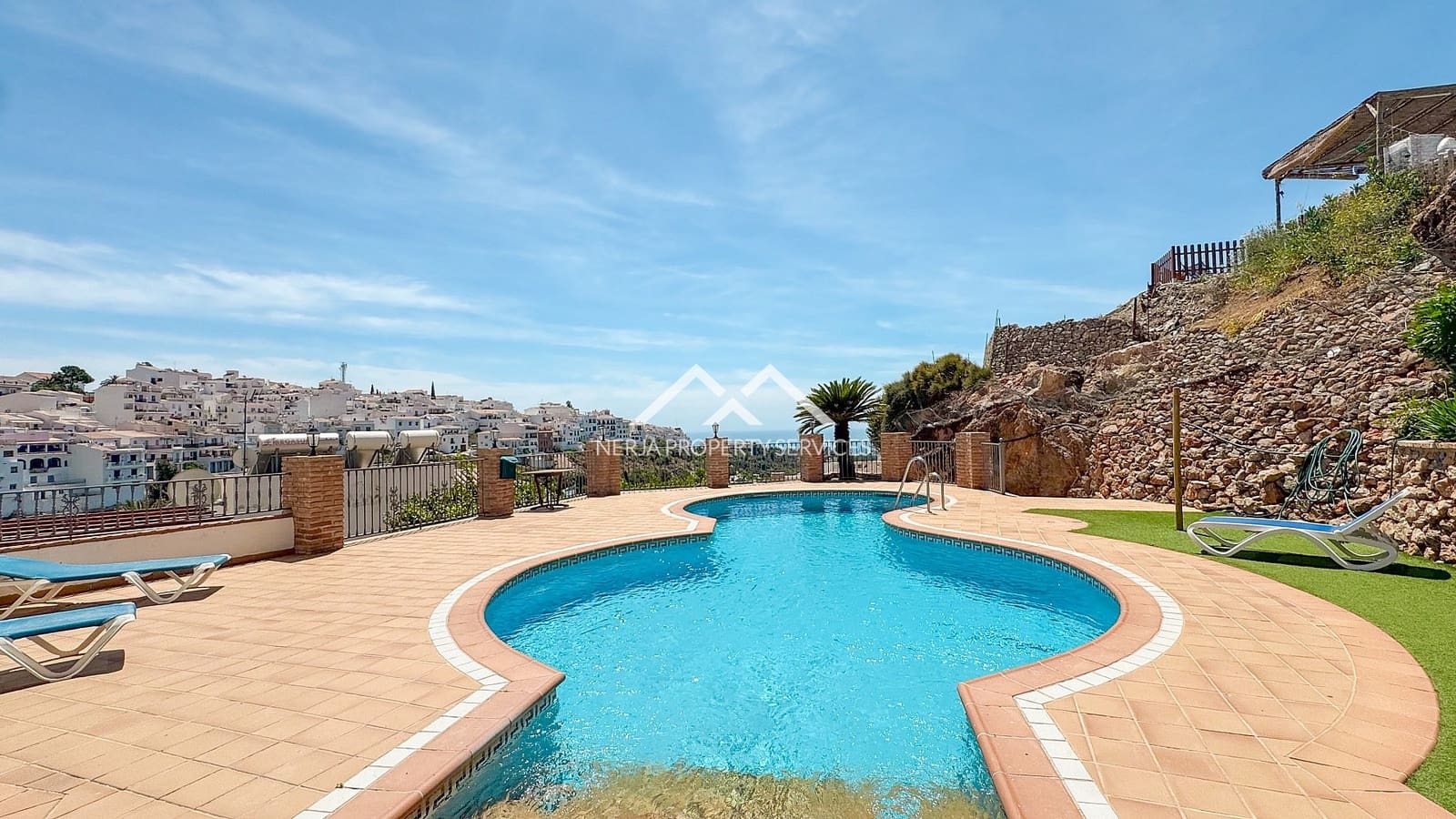 2 bedroom Penthouse for rent in Frigiliana with pool - € 1,100 (Ref: 9267785)