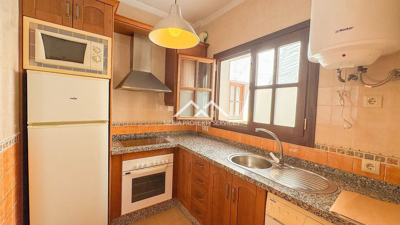 2 bedroom Penthouse for rent in Frigiliana with pool - € 1,100 (Ref: 9267785)