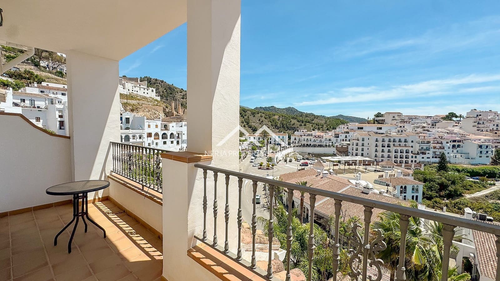 2 bedroom Penthouse for rent in Frigiliana with pool - € 1,100 (Ref: 9267785)