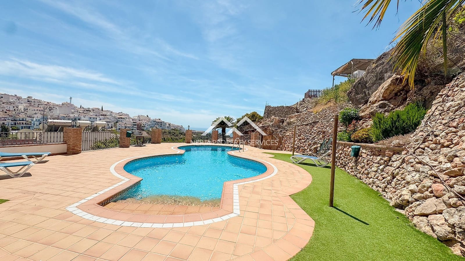 2 bedroom Penthouse for rent in Frigiliana with pool - € 1,100 (Ref: 9267785)