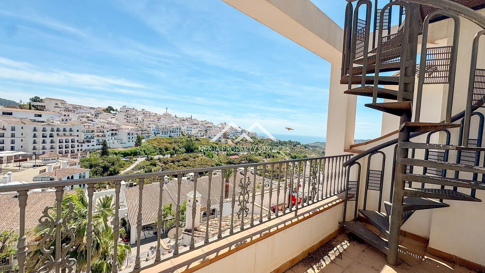 2 bedroom Penthouse for rent in Frigiliana with pool - € 1,100 (Ref: 9267785)