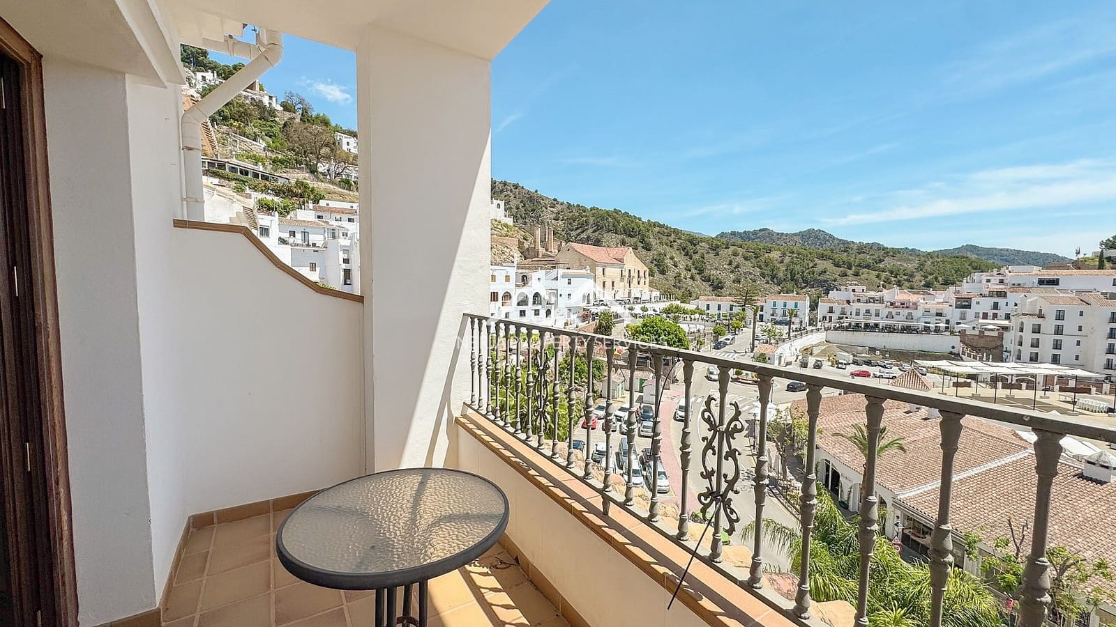 2 bedroom Penthouse for rent in Frigiliana with pool - € 1,100 (Ref: 9267785)