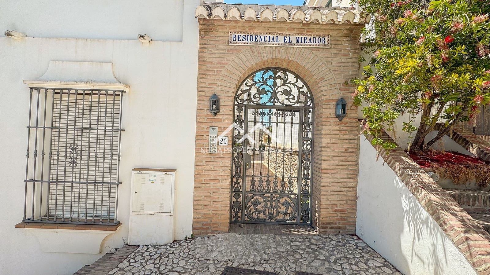 2 bedroom Penthouse for rent in Frigiliana with pool - € 1,100 (Ref: 9267785)