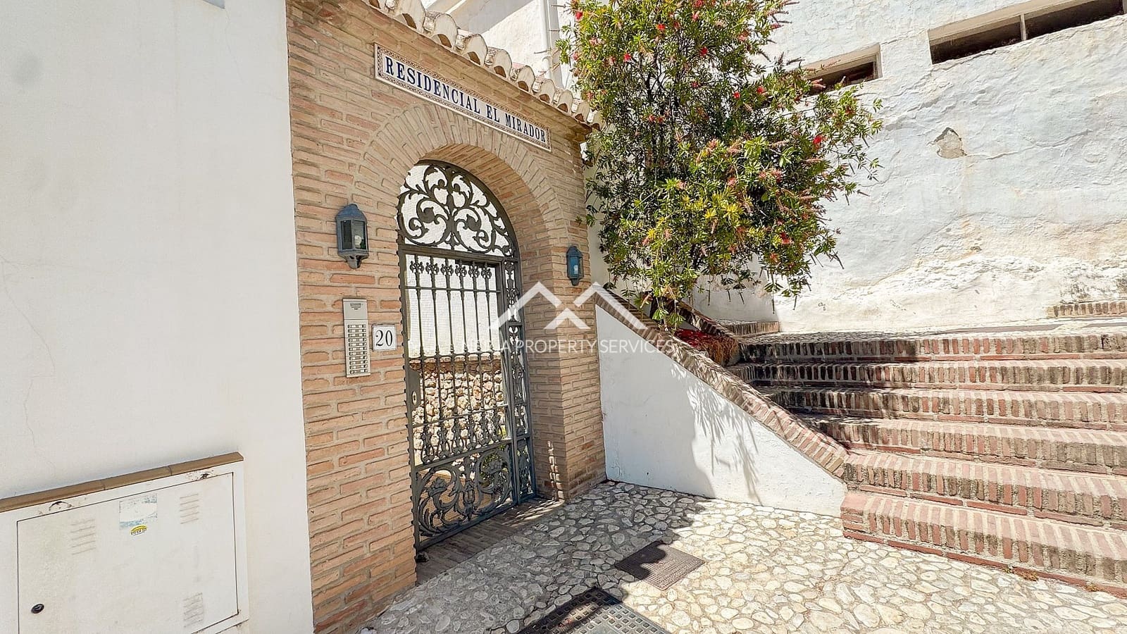 2 bedroom Penthouse for rent in Frigiliana with pool - € 1,100 (Ref: 9267785)