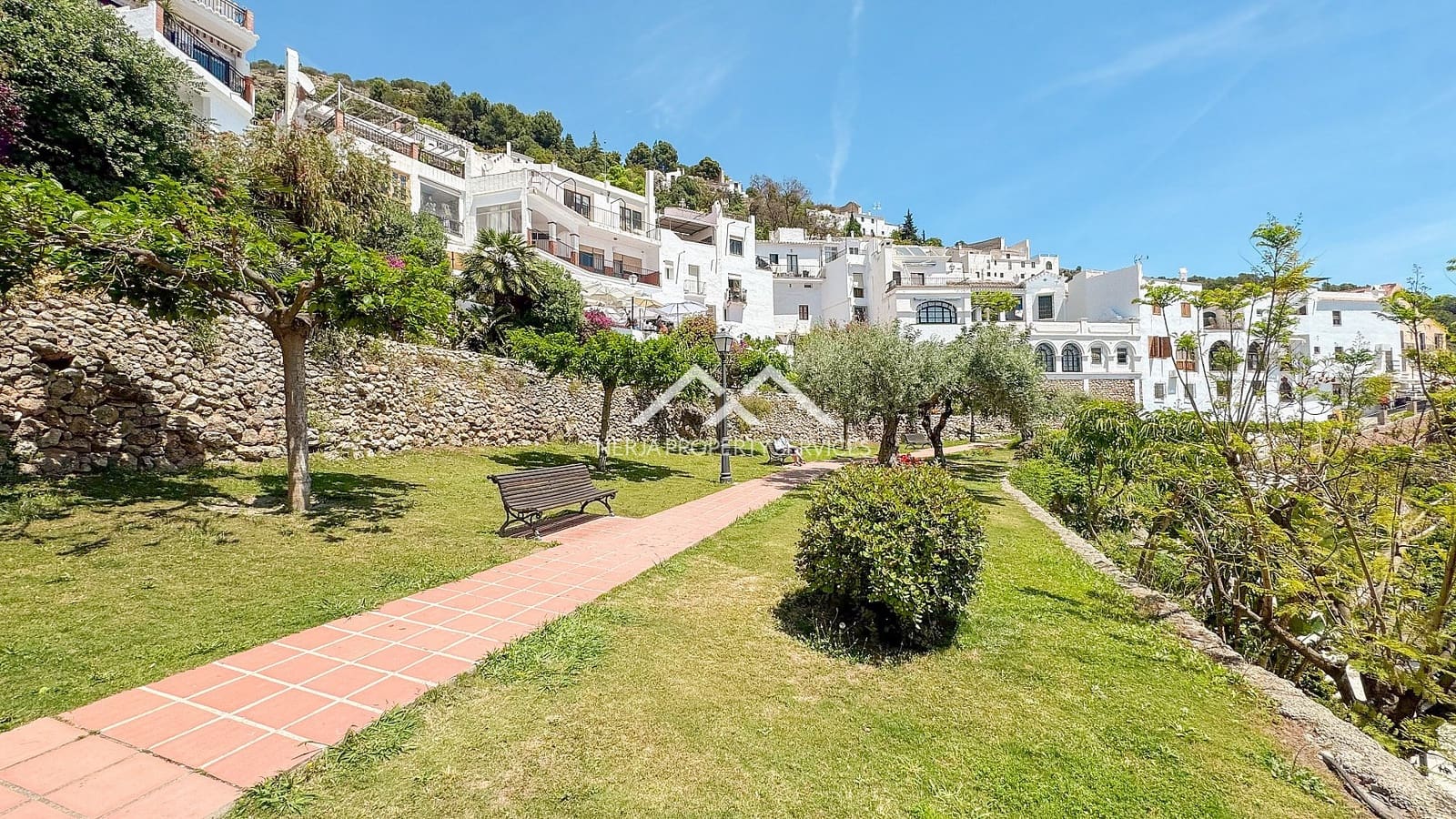 2 bedroom Penthouse for rent in Frigiliana with pool - € 1,100 (Ref: 9267785)