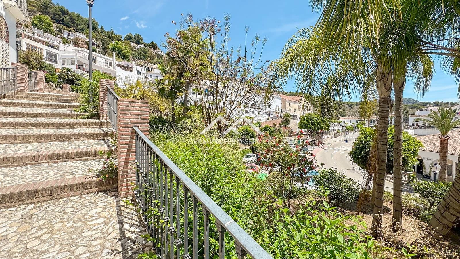 2 bedroom Penthouse for rent in Frigiliana with pool - € 1,100 (Ref: 9267785)