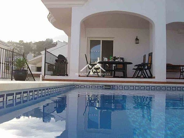 3 camera da letto Villa da affittare in Centro, Nerja con piscina garage - 2.000 € (Rif: 9357248)