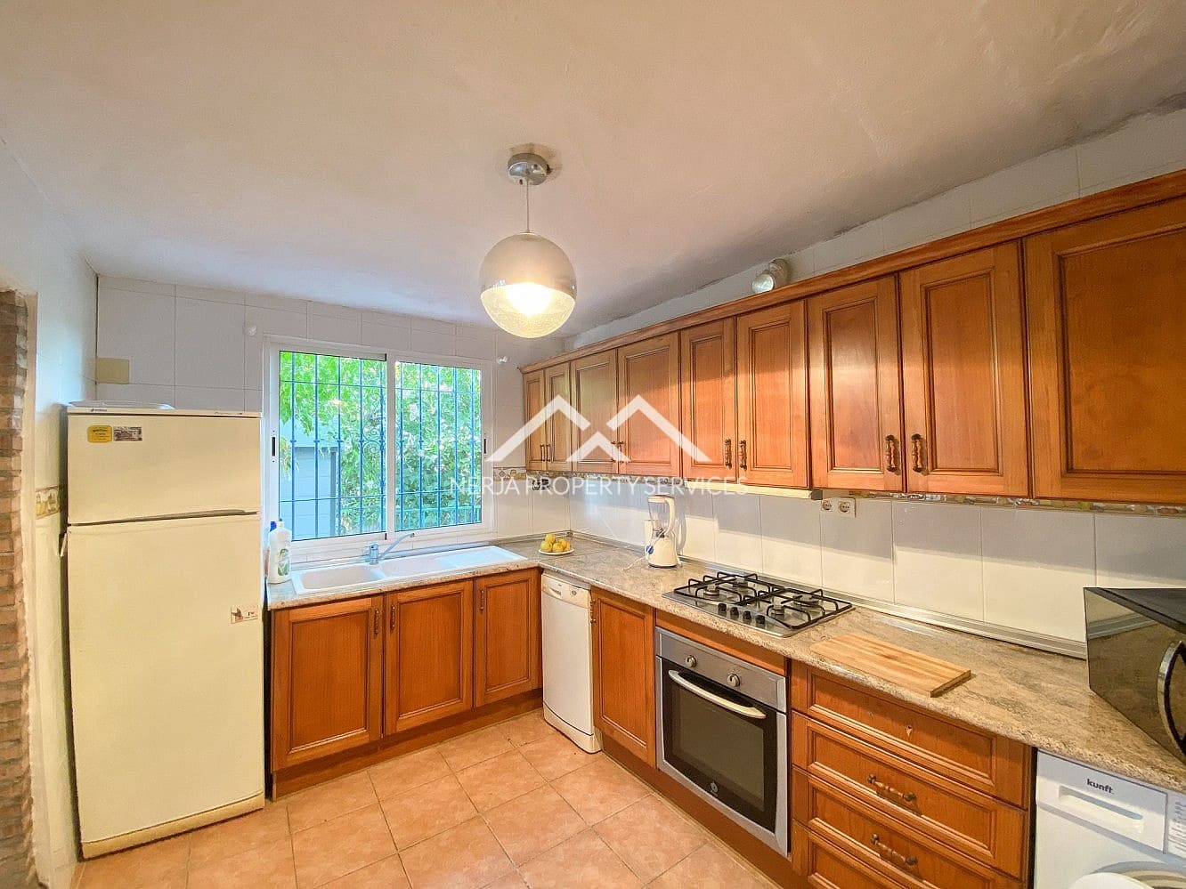 2 slaapkamer Huis te huur in Frigiliana met zwembad - € 850 (Ref: 9357615)