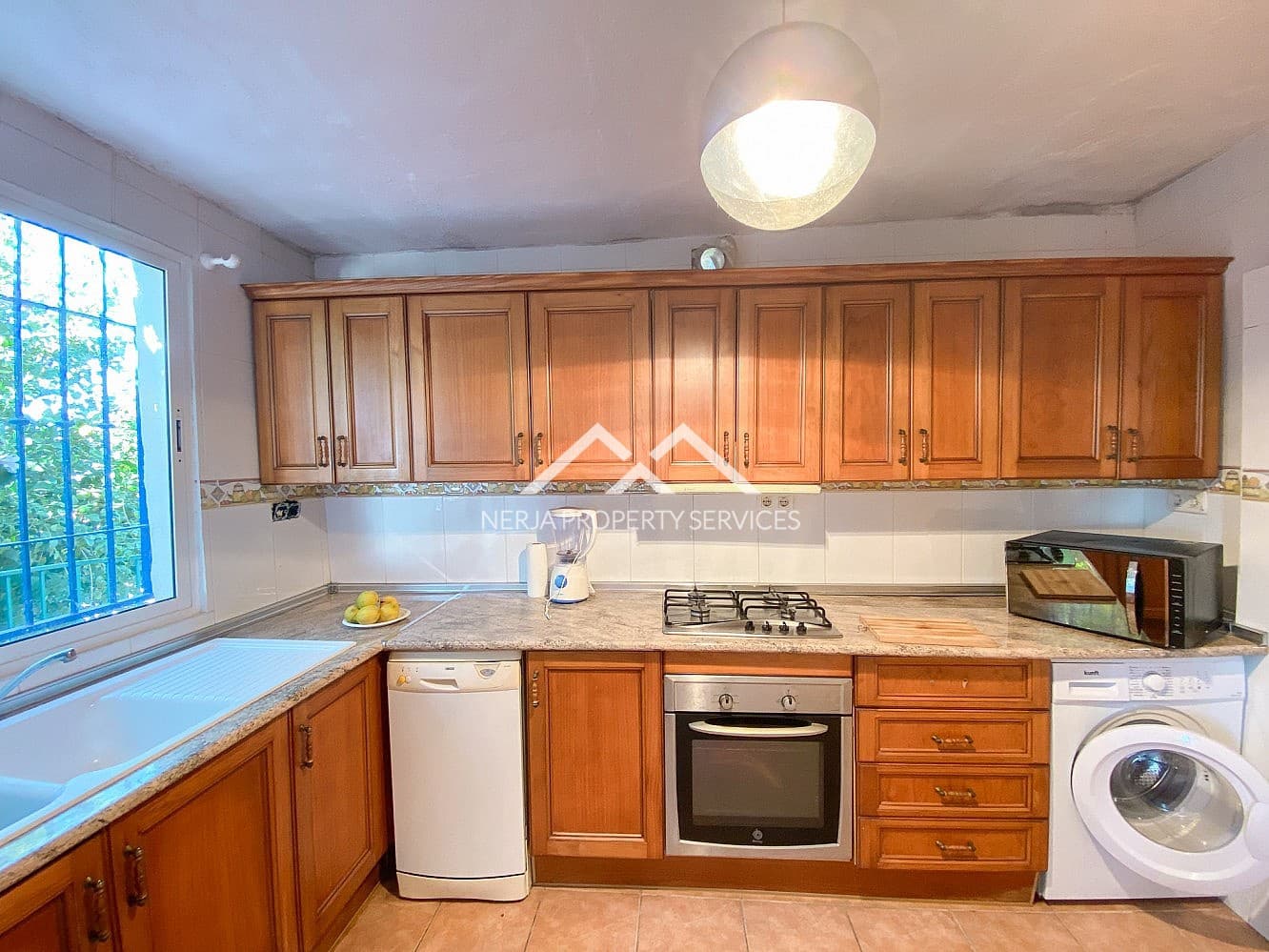 2 slaapkamer Huis te huur in Frigiliana met zwembad - € 850 (Ref: 9357615)