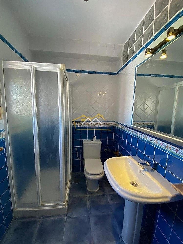 3 makuuhuone Omakotitalo vuokrattavana paikassa Nerja mukana uima-altaan - 1 300 € (Ref: 9360461)