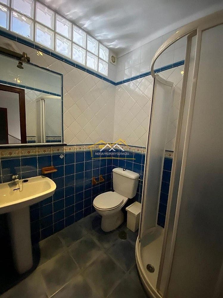 3 makuuhuone Omakotitalo vuokrattavana paikassa Nerja mukana uima-altaan - 1 300 € (Ref: 9360461)