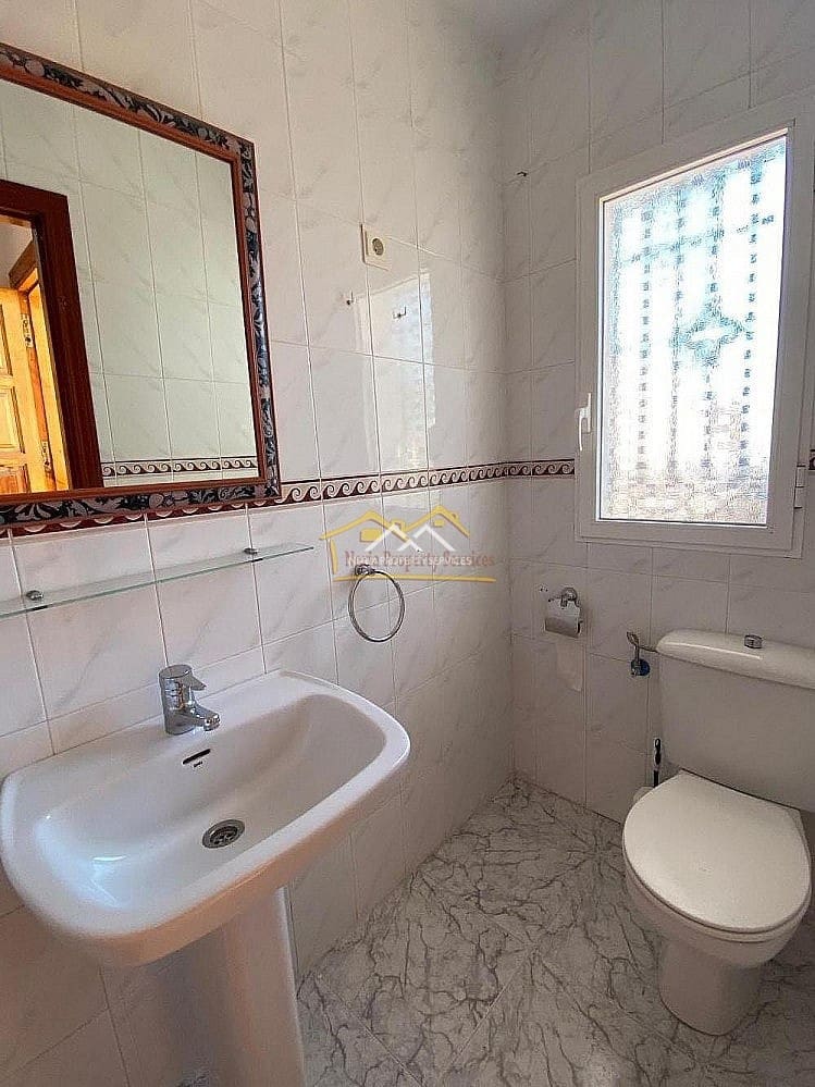 3 makuuhuone Omakotitalo vuokrattavana paikassa Nerja mukana uima-altaan - 1 300 € (Ref: 9360461)